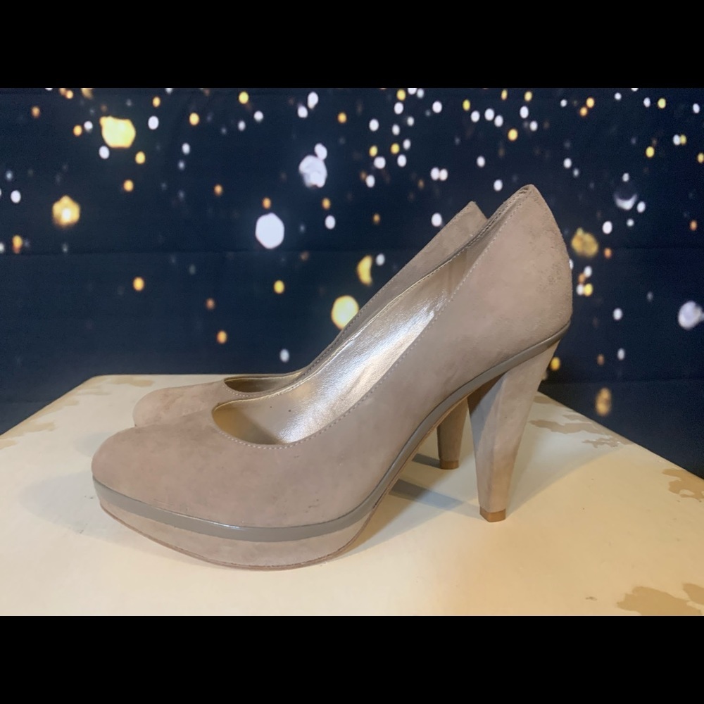 Brand new taupe suede Antonio Melani heels - Picture 4 of 4